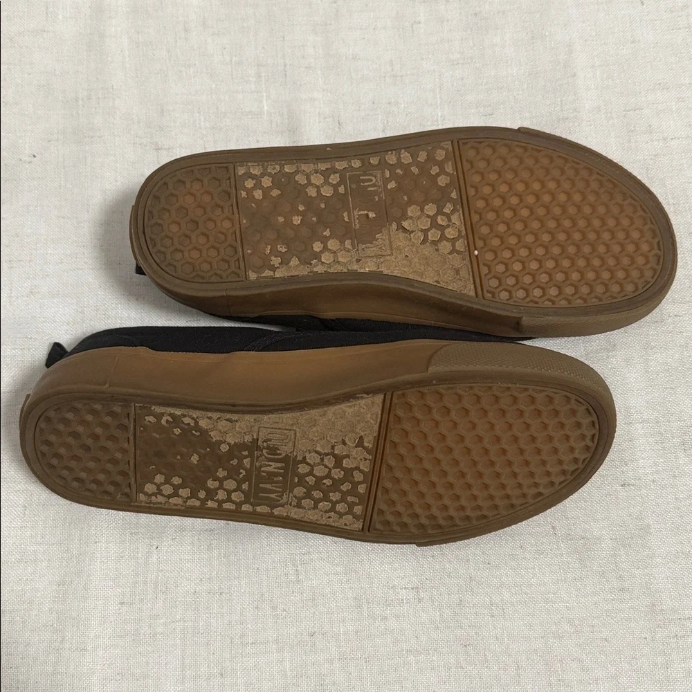 Old Navy Gender Neutral Black Slip-On Sneakers size 4